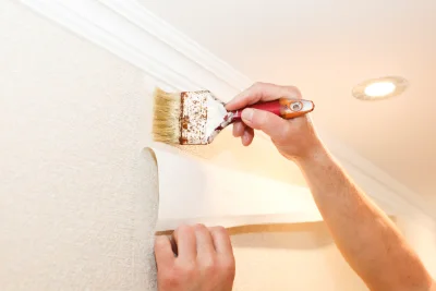 Pose de papier peint à Mane — revêtements muraux et toiles de verre